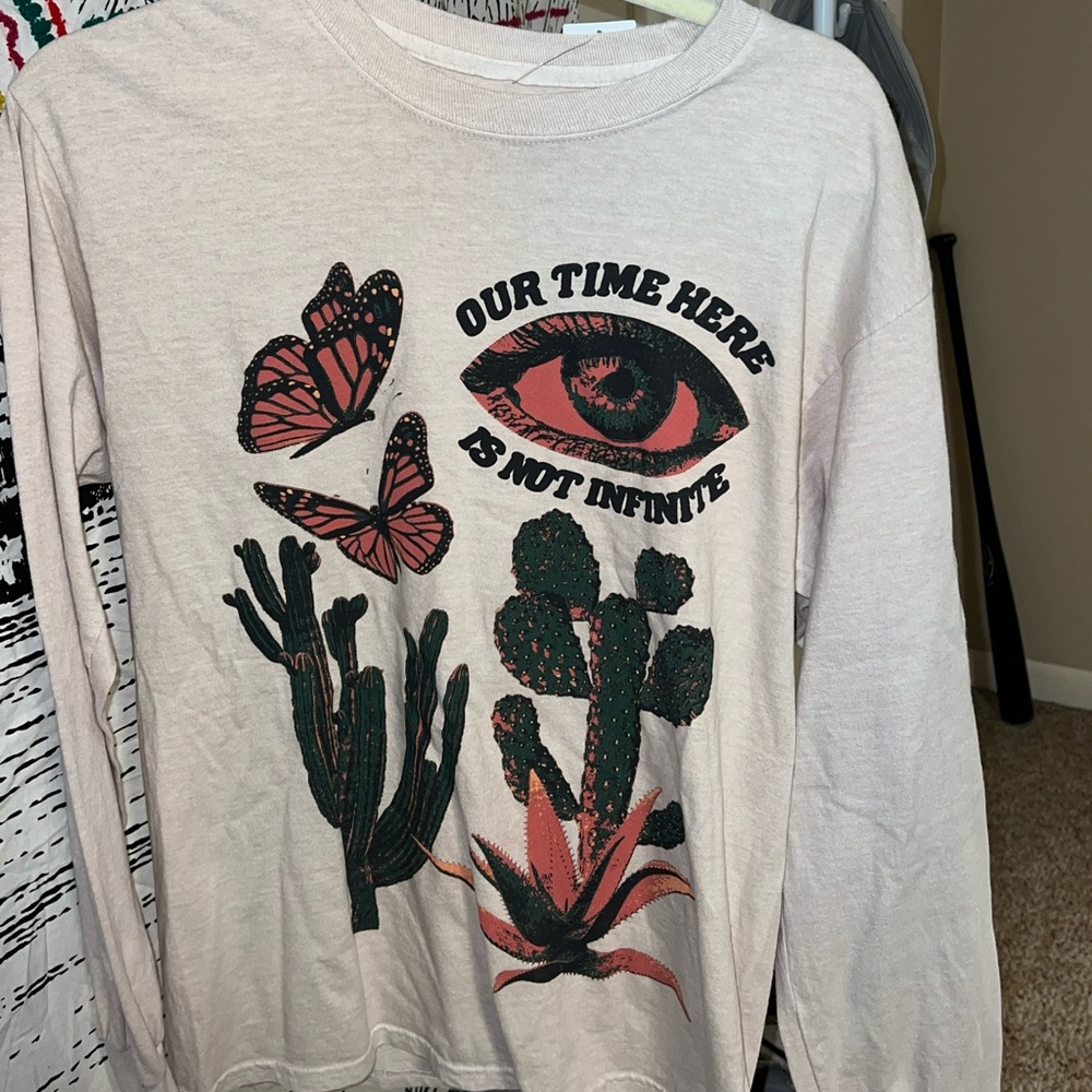 Urban Outfitters Mens Graphic Tee Never Worn Size Medium